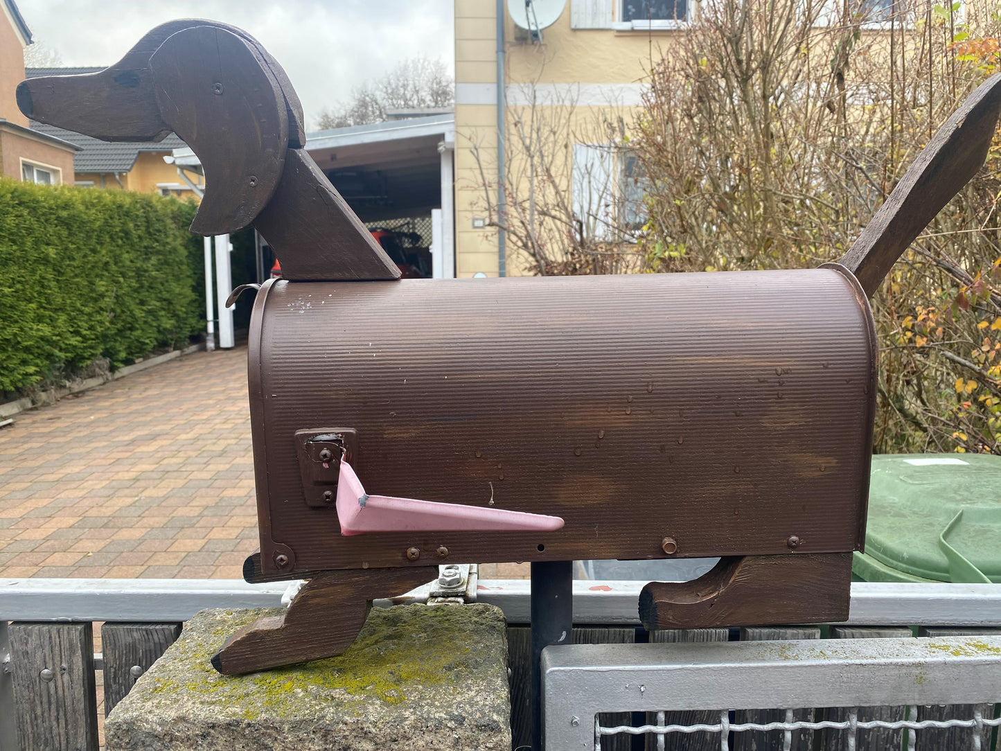 Dackel aus Echtholz handgefertigt Briefkasten Deko